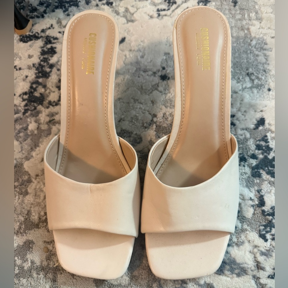 Cushionaire Women's Beige Mules